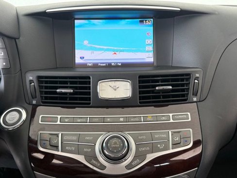 Used 2016 INFINITI Q70 L 3.7 w/ Technology Package image 9