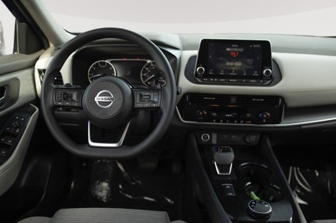 Used 2021 Nissan Rogue SV image 3