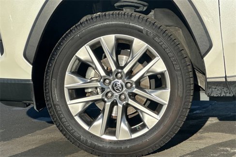Used 2022 Toyota RAV4 XLE Premium image 26