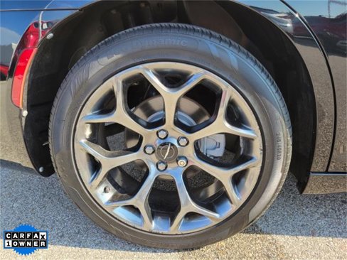 Used 2018 Chrysler 300 Touring w/ Sport Appearance Package image 5