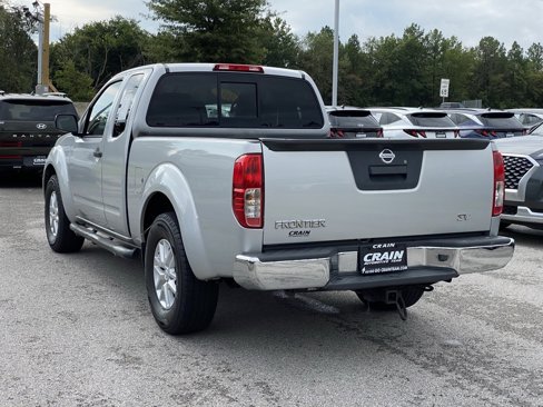 Used 2017 Nissan Frontier SV image 5