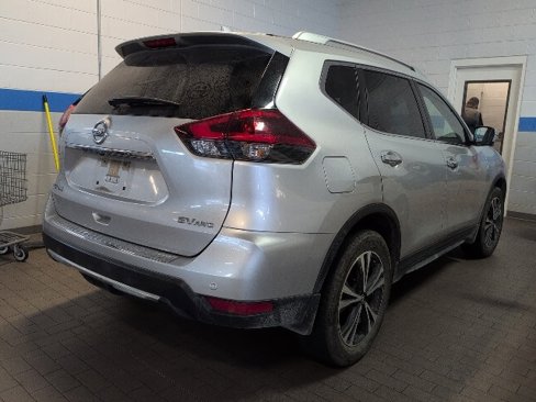 Used 2020 Nissan Rogue SV w/ Sun & Sound Touring Package image 2