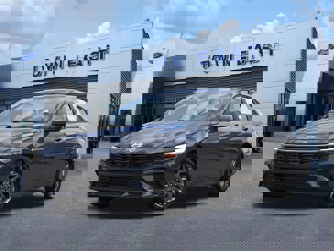 Used 2024 Hyundai Elantra SEL image 1