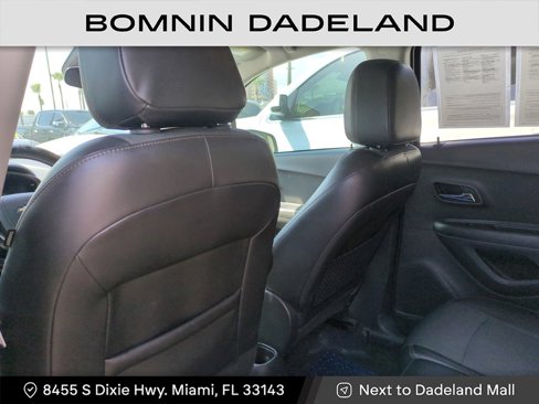 Used 2021 Chevrolet Trax LT w/ LT Convenience Package image 12