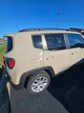 Used 2015 Jeep Renegade Latitude w/ Cold Weather Group II image 5