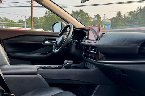 Used 2022 Nissan Rogue SV w/ SV Premium Package image 10