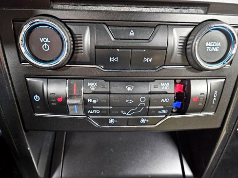 Used 2016 Ford Explorer XLT w/ Equipment Group 202A image 28