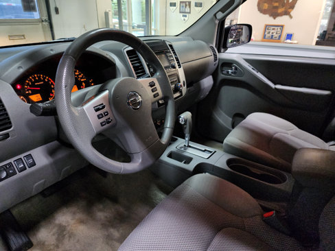 Used 2014 Nissan Frontier SV image 16