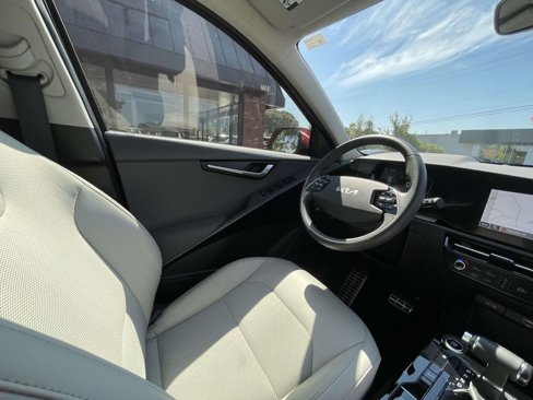 Certified 2023 Kia Niro EX Touring image 31