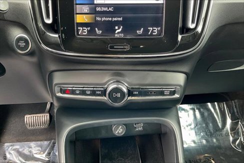Used 2022 Volvo XC40 T5 Momentum image 14