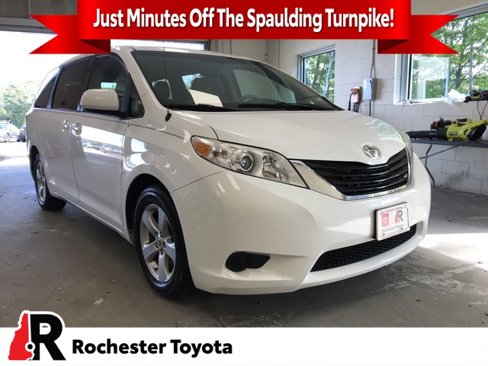 Used 2014 Toyota Sienna LE image 1