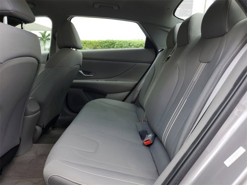 Used 2022 Hyundai Elantra SEL image 10