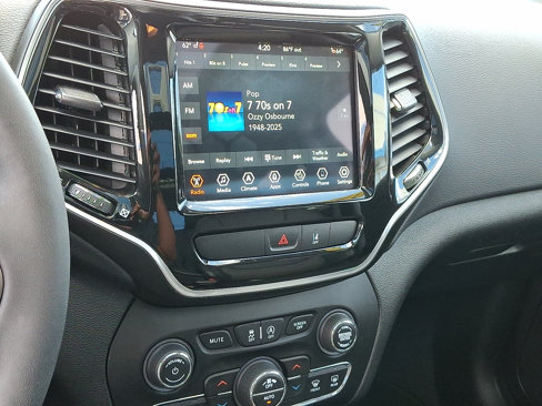 Used 2022 Jeep Cherokee Limited image 18