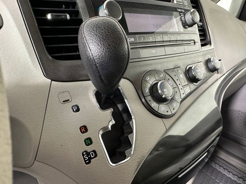 Used 2012 Toyota Sienna LE image 16