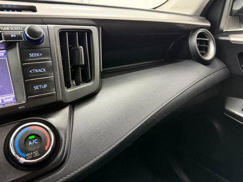 Used 2018 Toyota RAV4 LE image 23