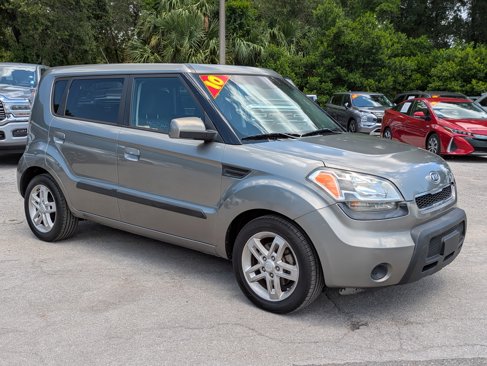Used 2010 Kia Soul + image 2
