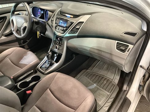 Used 2014 Hyundai Elantra SE image 24