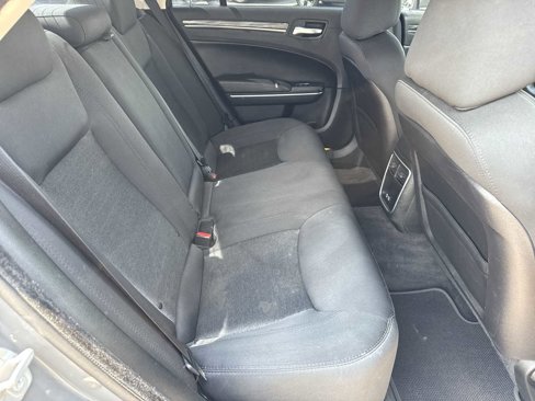 Used 2018 Chrysler 300 Touring w/ Driver Convenience Group image 18