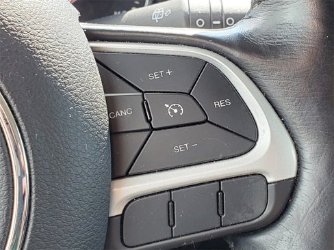 Used 2018 Jeep Renegade Latitude w/ Cold Weather Group image 18