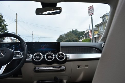 Used 2021 Mercedes-Benz GLB 250 4MATIC w/ Premium Package image 32