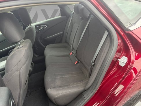 Used 2015 Chrysler 200 Limited image 5
