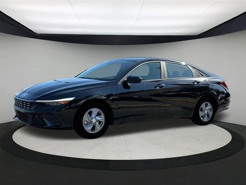 New 2025 Hyundai Elantra SE image 2