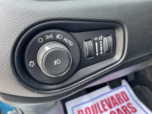 Used 2022 Jeep Renegade Limited image 14