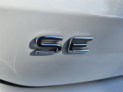 Certified 2024 Volkswagen Taos SE image 14