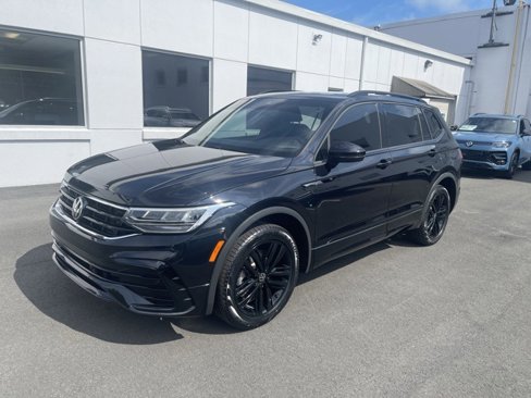 Certified 2022 Volkswagen Tiguan SE R-Line image 2