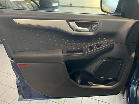 Used 2020 Ford Escape SE image 16
