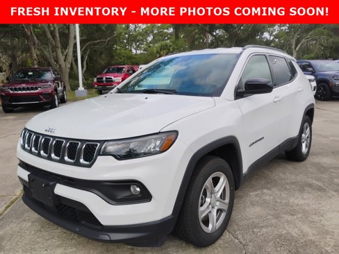 Used 2024 Jeep Compass Latitude image 1