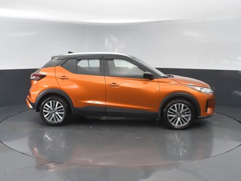 Used 2023 Nissan Kicks SV image 4