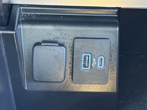 Used 2021 Ford Explorer XLT w/ Equipment Group 202A image 28