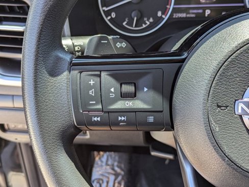 Used 2023 Nissan Rogue SV image 22