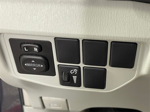 Used 2015 Toyota Prius Persona Series image 11