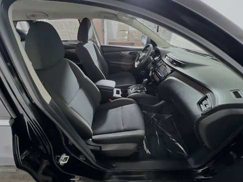 Used 2020 Nissan Rogue Sport S image 31