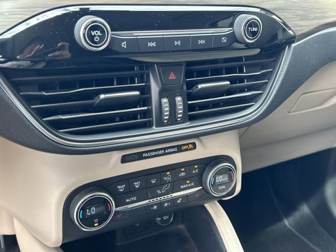 Used 2020 Ford Escape Titanium image 24