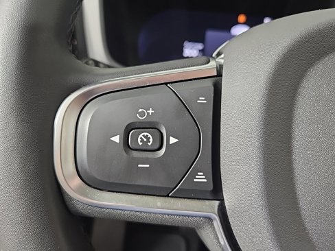 Certified 2025 Volvo S60 B5 Core image 23