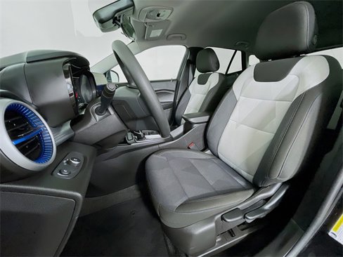 Certified 2025 Chevrolet Trax LS image 22