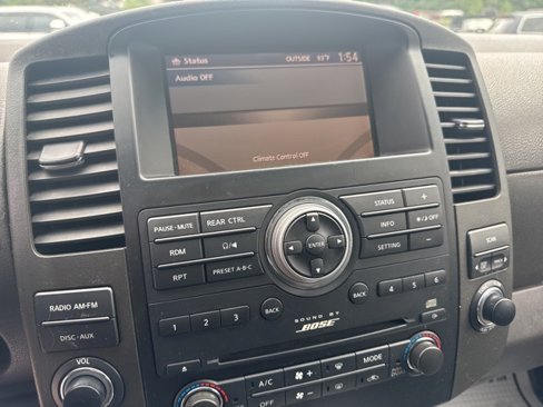 Used 2010 Nissan Pathfinder SE w/ SE Premium Journey Pkg image 18