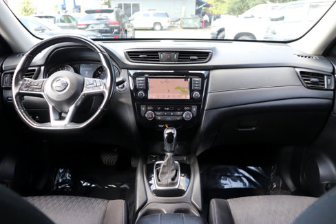 Used 2019 Nissan Rogue SV w/ Sun & Sound Touring Package image 16