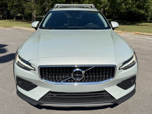 Used 2020 Volvo V60 T5 Cross Country image 6