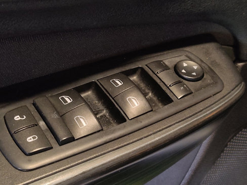 Used 2016 Jeep Cherokee Latitude w/ Comfort/Convenience Group image 27