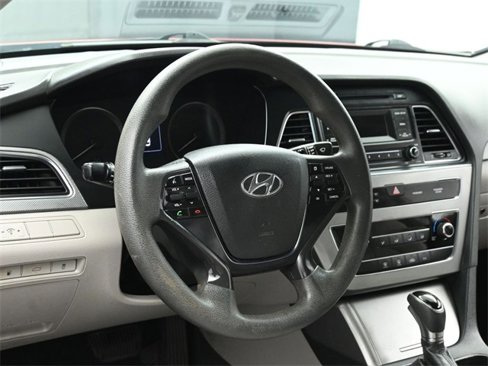 Used 2015 Hyundai Sonata SE image 23