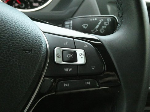 Used 2020 Volkswagen Tiguan SE image 12