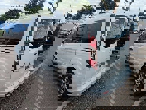 Used 2017 Ford Transit Connect XLT image 6