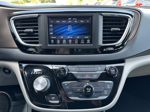 Used 2021 Chrysler Voyager LX image 23