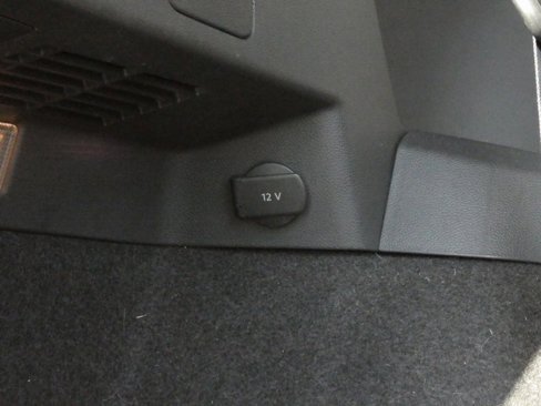 Used 2020 Volkswagen Tiguan SE image 24