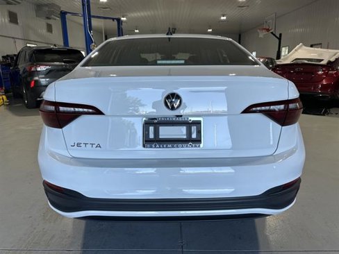 Used 2024 Volkswagen Jetta Sport image 6