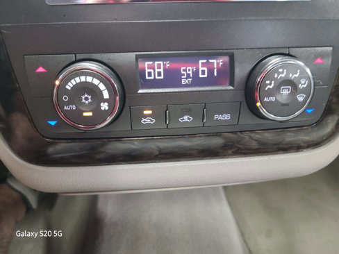 Used 2009 Cadillac DTS w/ Sun And Sound Package image 33